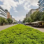 Luxury In The Centre דירה *